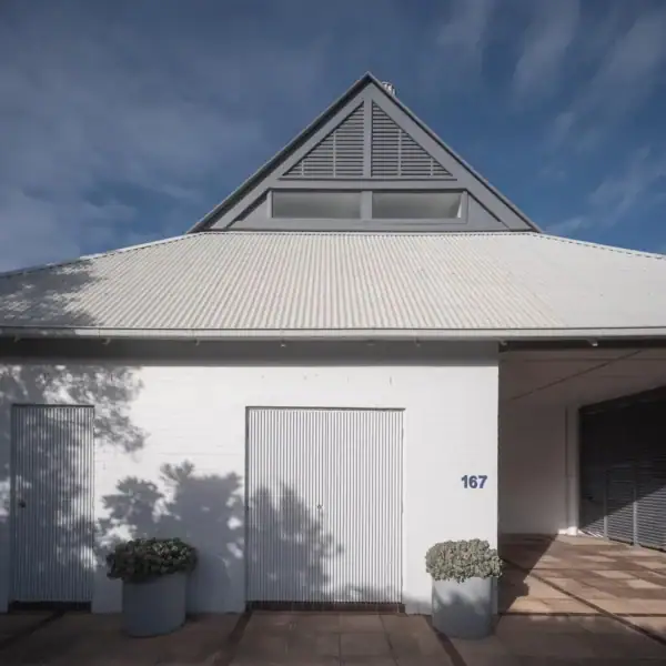 Architectural builder Austinmer contemporary facade Simpson and Co Projects.