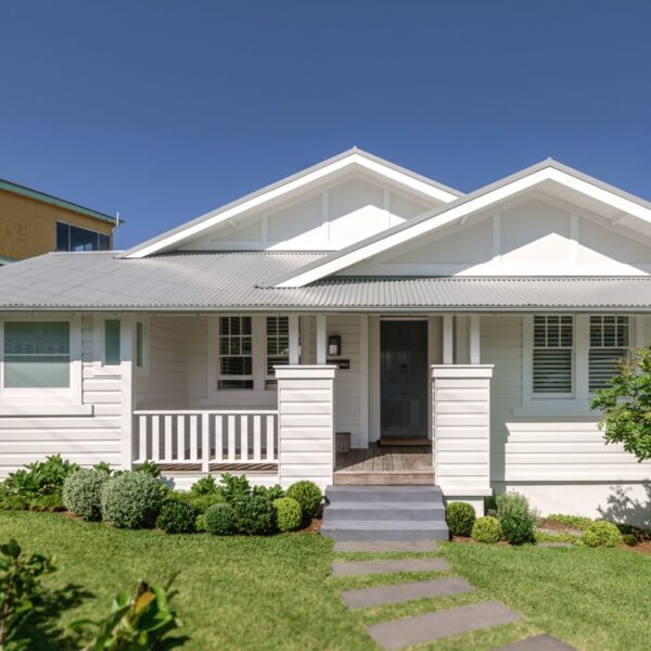 Austinmer coastal home front facade with weatherboard cladding and entry path